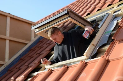 Pose de fenêtres de toit Velux à Gère-Bélesten